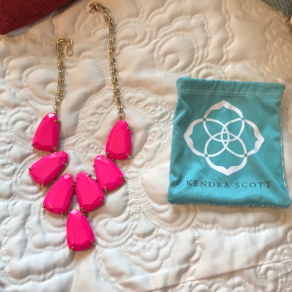 Kendra Scott necklace